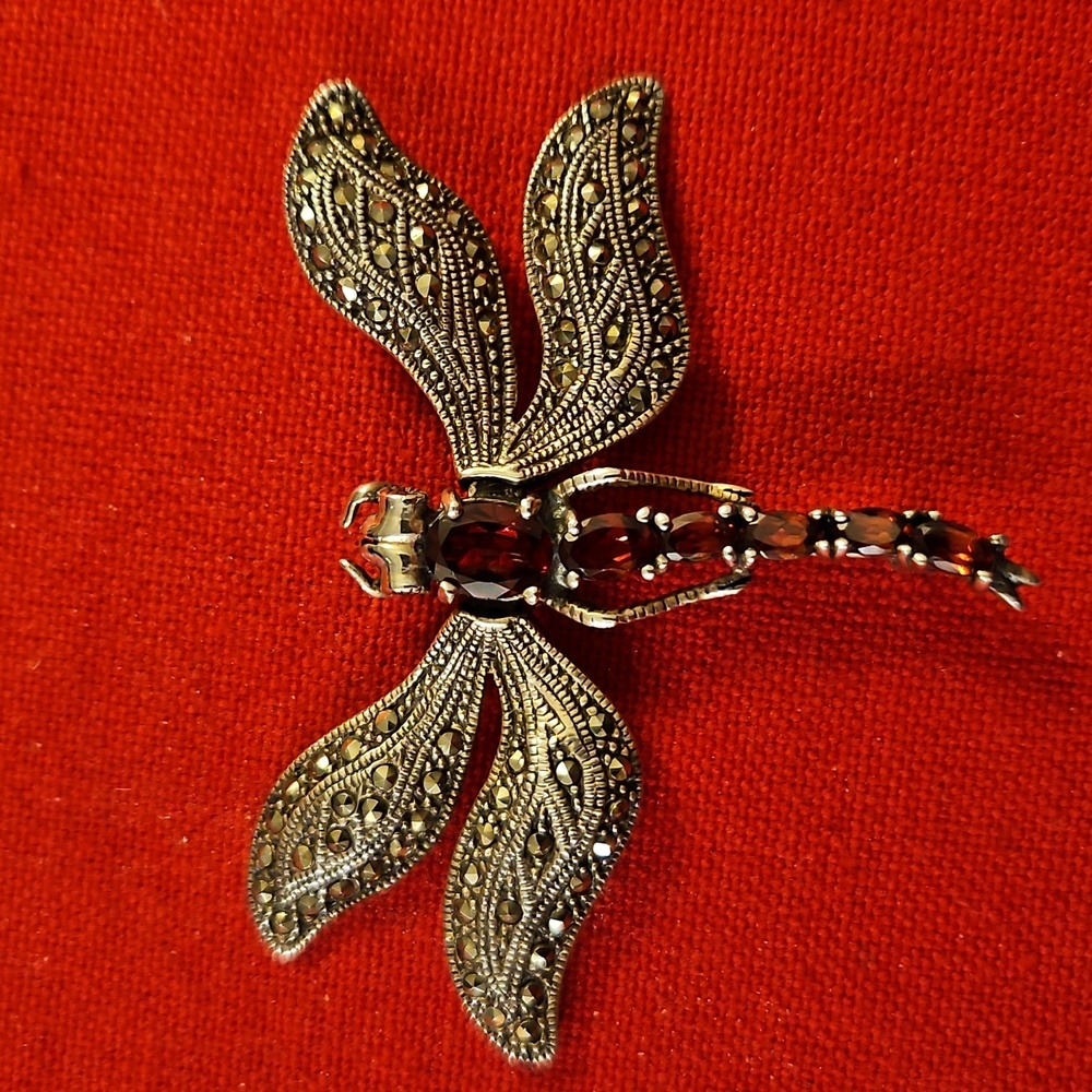 VINTAGE STERLING SILVER AND MARCASITE ,GARNET BROOCH